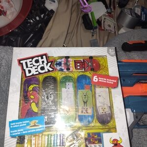 Tech Deck Fingerboard Set with Multicolor Boards